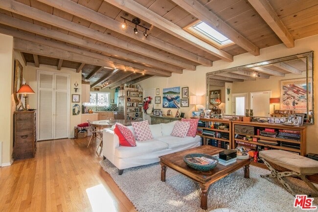 Foto del edificio - 1342 Miller Dr