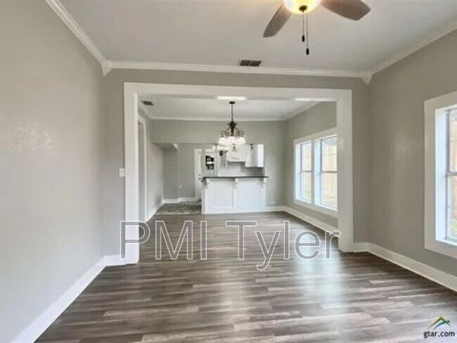 Foto del edificio - 1115 S Robertson Ave