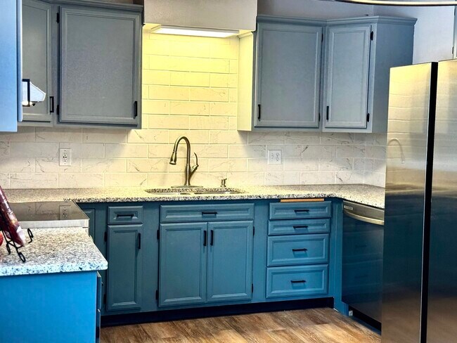Foto del edificio - 3111 Sunnyside Dr