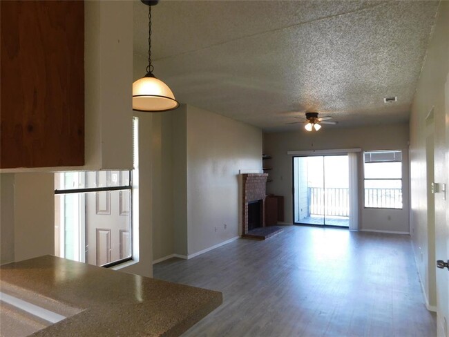 Building Photo - 2407 W Slaughter Ln
