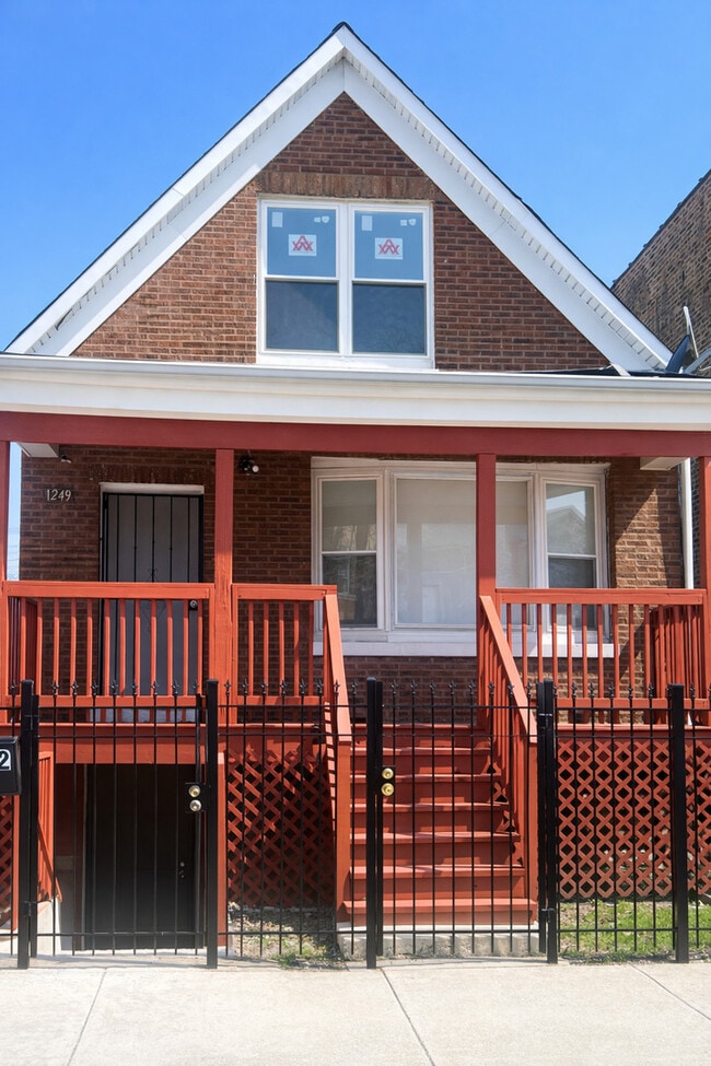 Building Photo - 1249 S Kolin Ave