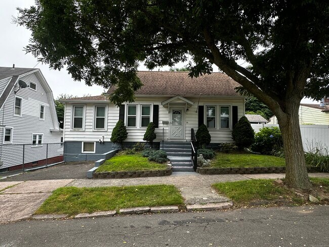 Foto del edificio - 95 Girard Ave