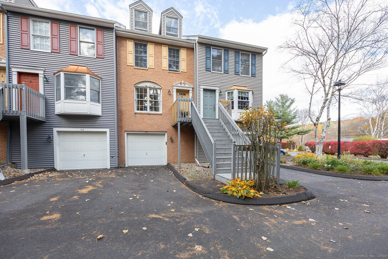 Foto principal - 1275 Winsted Rd