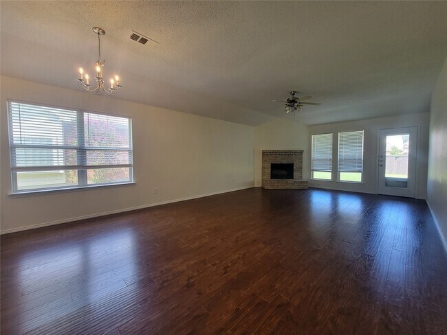 Building Photo - 1537 Fairfield Dr