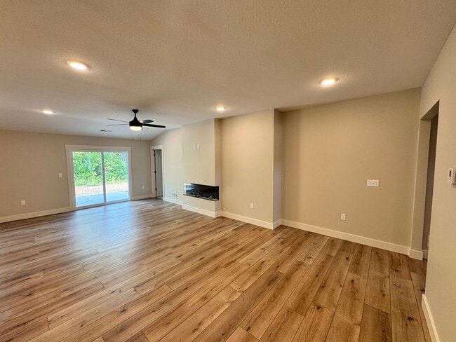 Building Photo - BRAND NEW 3-bedroom Duplex in Irvine Acres!