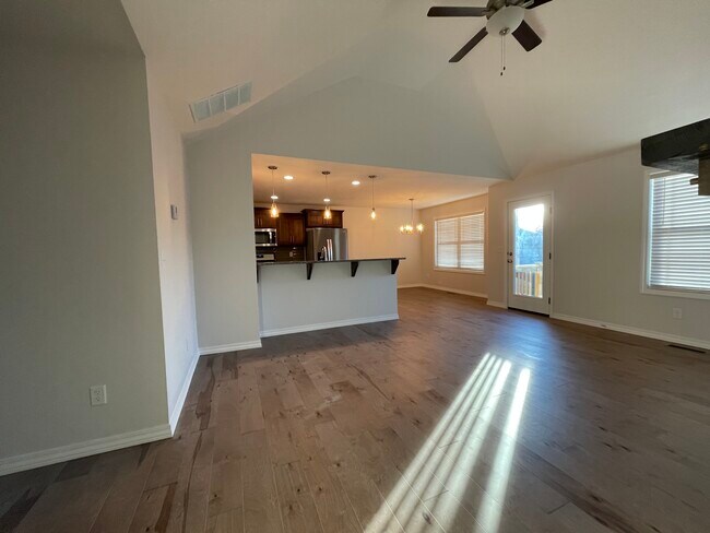 Building Photo - 681 N Montego St
