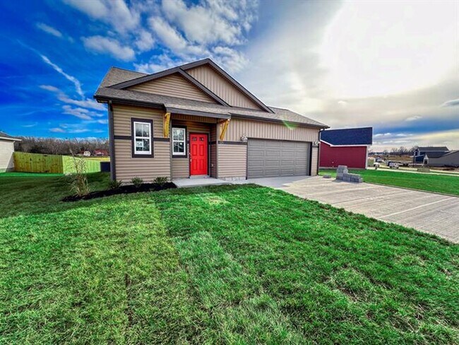 Foto del edificio - 3 bedrooms almost brand new house