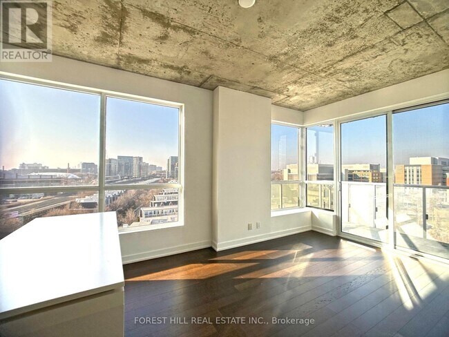 Building Photo - 1030 King St W