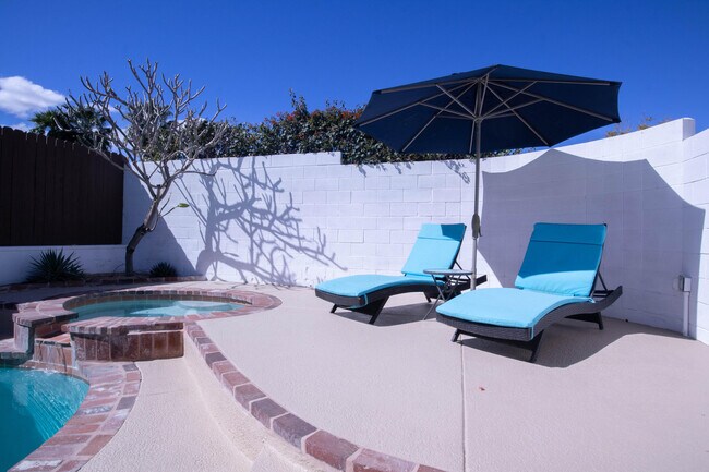 Building Photo - 52810 Avenida Herrera
