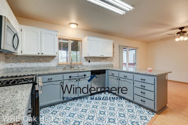 Building Photo - 4 br, 2.5 bath House - 1339 NE Big Berry Lp