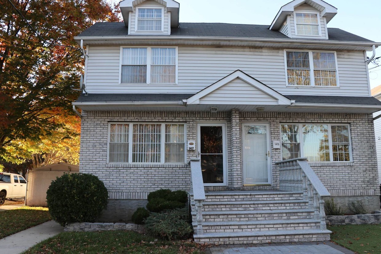 Primary Photo - 147 Henry Pl