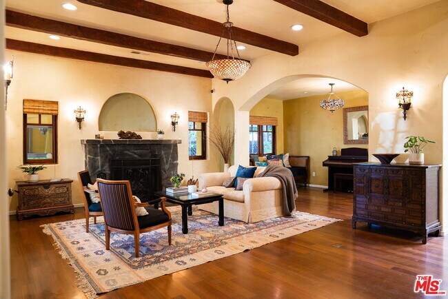 Building Photo - 11714 La Maida St