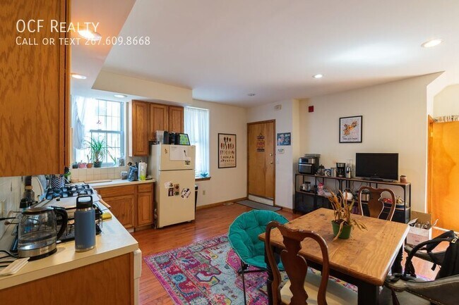 Foto del edificio - Three Bedroom Graduate Hospital Apartment