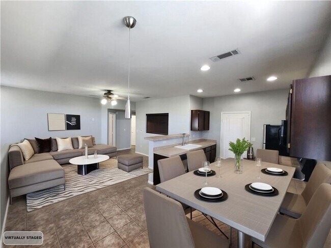 Building Photo - Summerlin Stunner!!