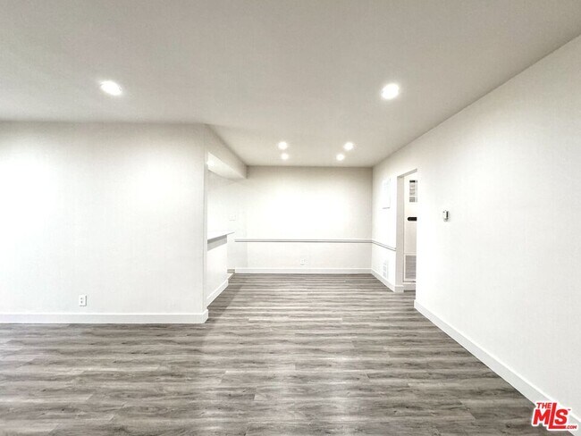 Foto del edificio - 854 S Sherbourne Dr