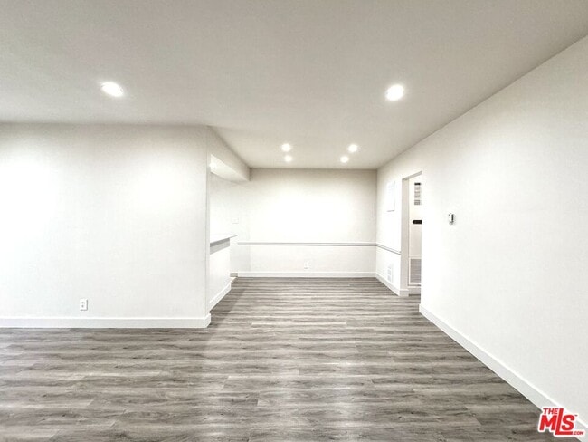 Building Photo - 854 S Sherbourne Dr