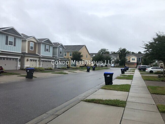 Building Photo - Modern Townhome in Quiet Neighborhood