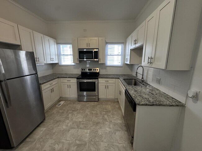 Foto del edificio - 303 S Yadkin Ave