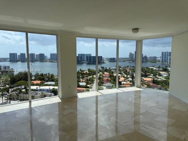 Foto del edificio - 18671 Collins Ave