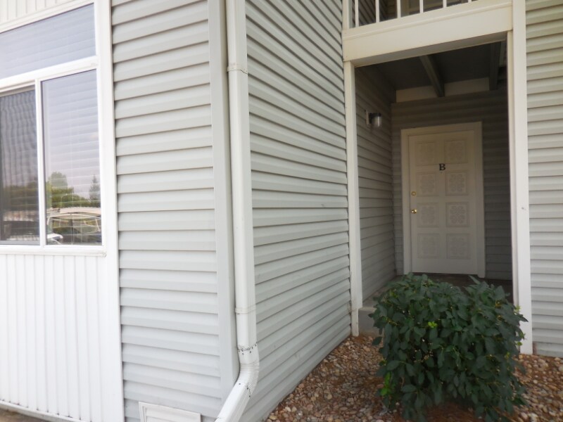 Primary Photo - 3309 S Monaco Pkwy