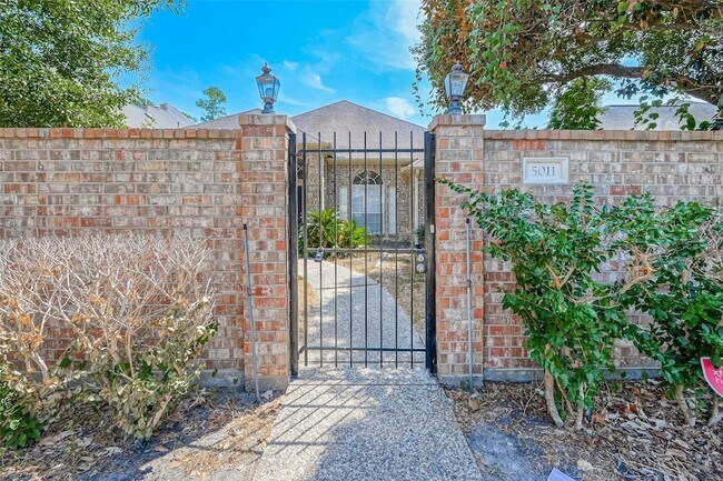 Building Photo - 5011 Huntwick Parc Ct