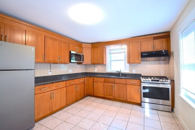 Building Photo - 12 Parmenter Pl