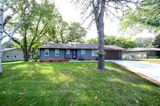 Building Photo - 9424 Thomas Rd