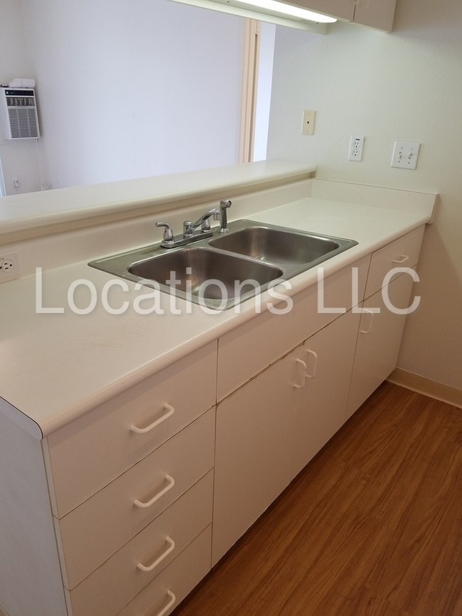 Building Photo - One bedroom apartment at the Coronado