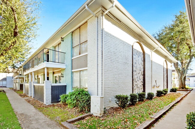 Building Photo - The Alora Apartments