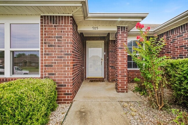 Building Photo - Great 3 Beds + 2 Baths Home with Solar Pan...