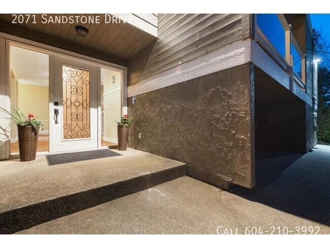 Photo du bâtiment - Executive Home with View