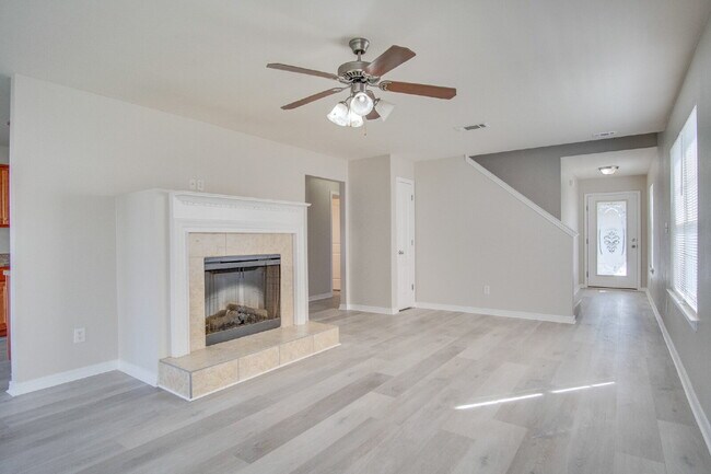 Foto del edificio - Spacious 4-Bedroom Home in Wetherby Cove w...