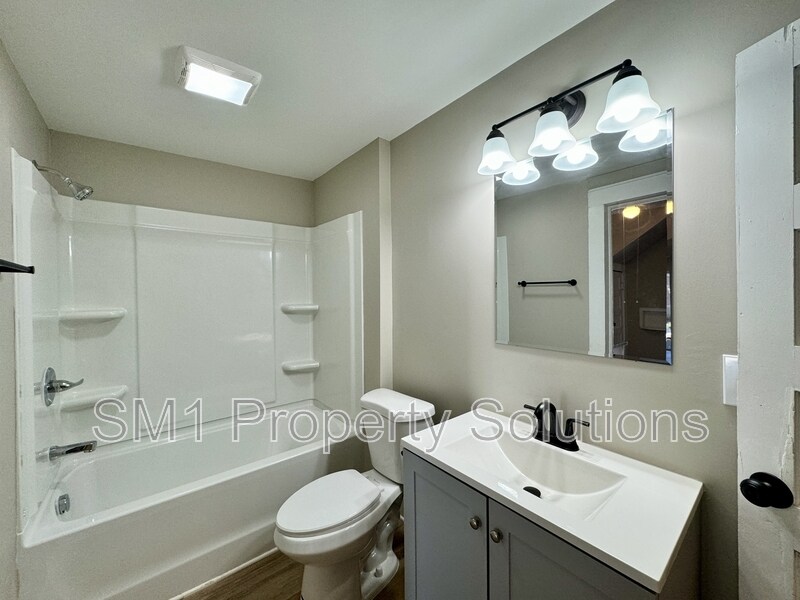 Primary Photo - 702 Silver Ave
