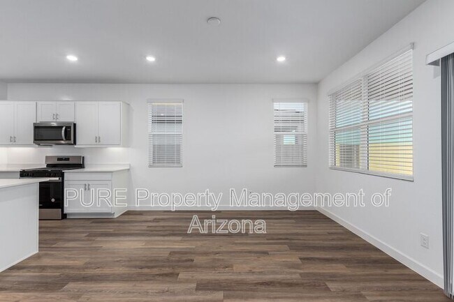 Building Photo - 15365 W Smoketree Dr