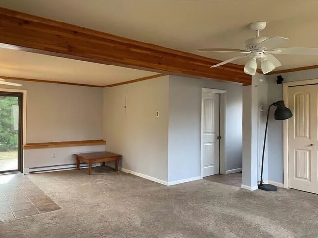 Entry corridor and main bathroom - 113 Hillyndale Rd