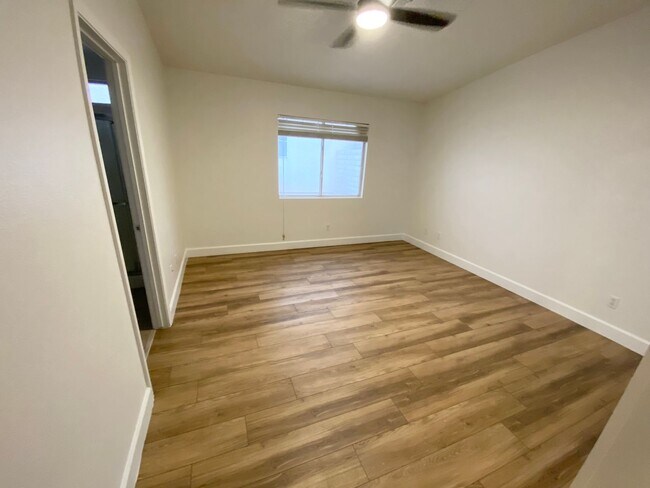 Foto del edificio - 3/BD 2/BA Charming Home in Spring Mountain...