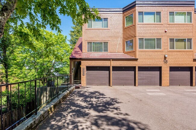 Foto del edificio - Desirable Updates Lake Oswego Condo 1Bed/1...