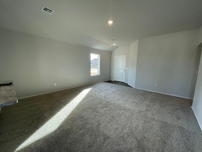 Foto del edificio - Lovely 3 Bed 2 Bath Home in Shawnee Schools!