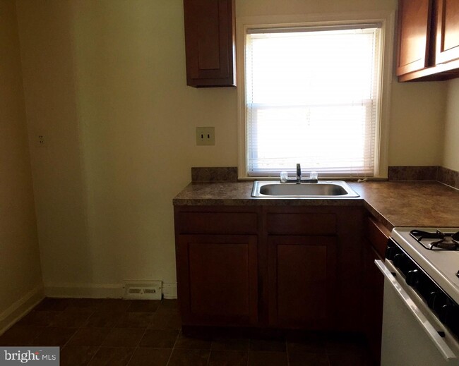 Foto del edificio - 909 Cooks Ln