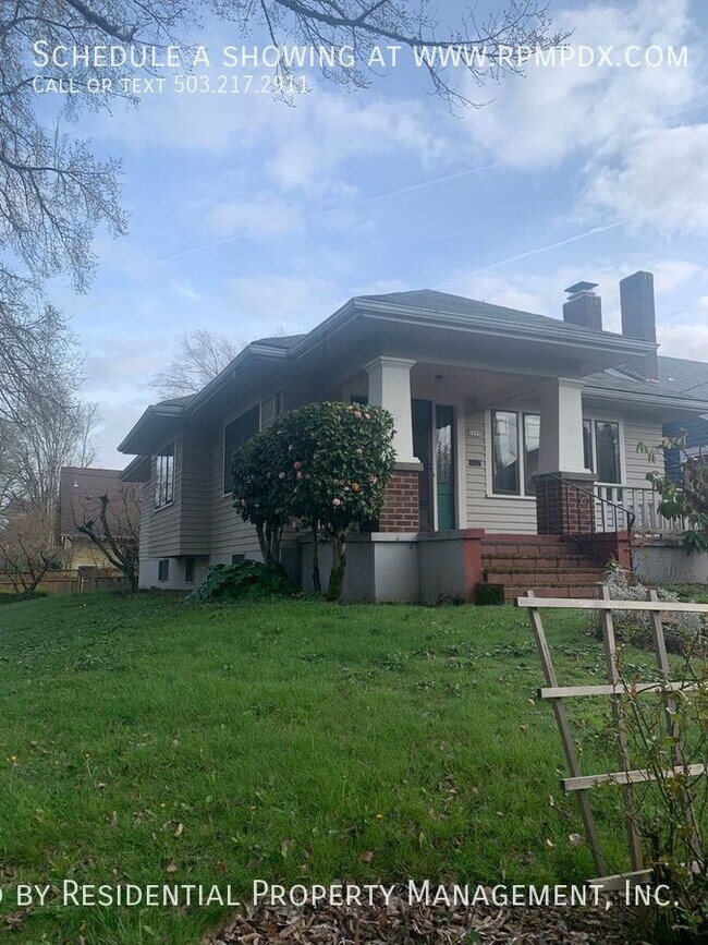 Photo - 3205 NE Everett St House