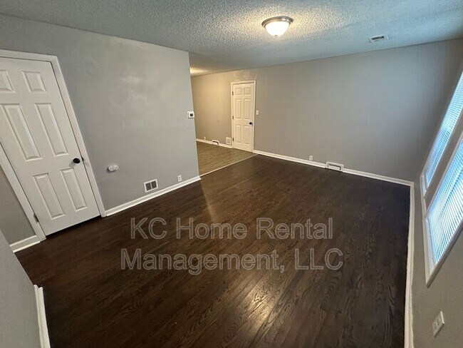 Foto del edificio - 7705 E 113th St