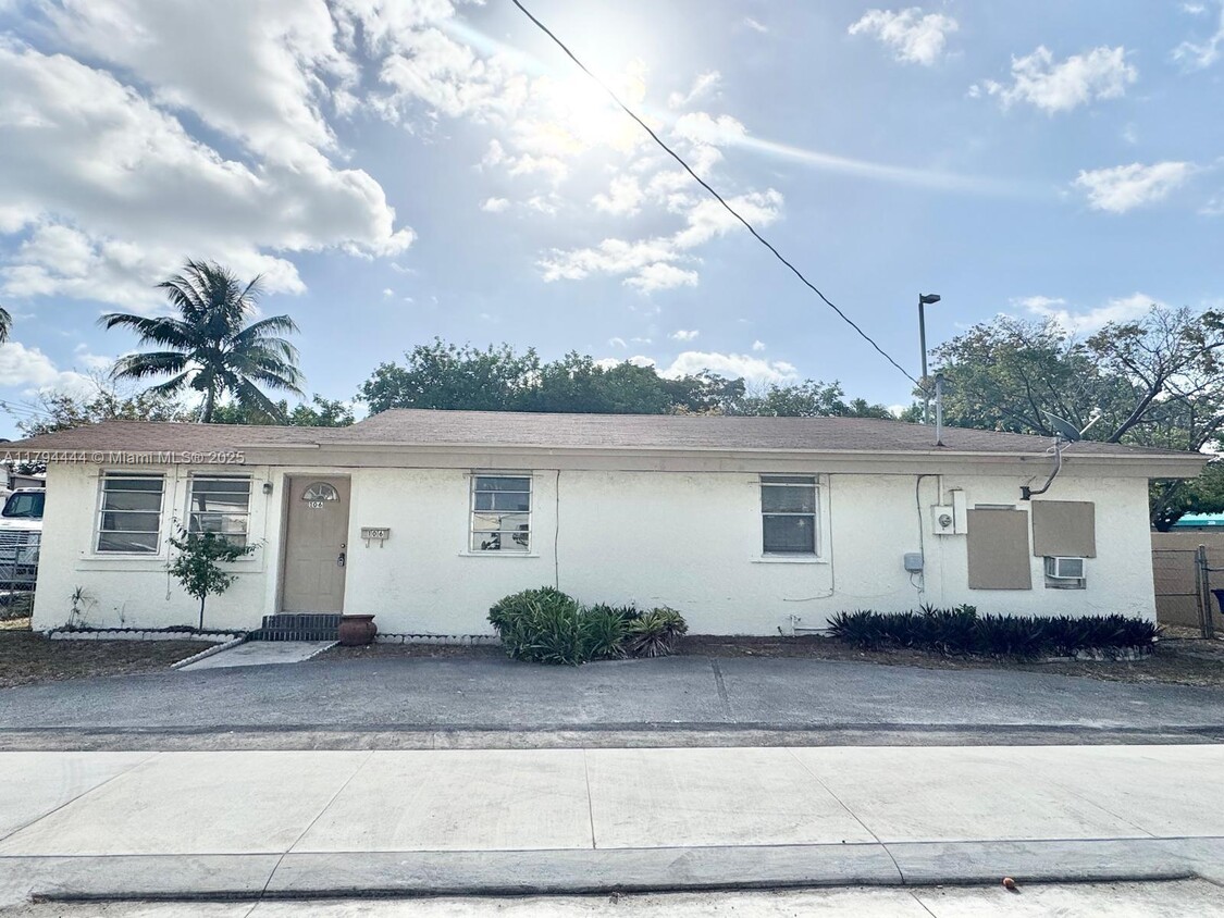 Foto principal - 106 NE 2nd Ave