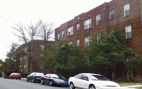 Primary Photo - Melrose Court Apartments