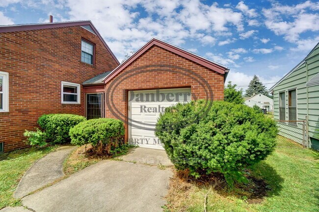 Foto del edificio - 347 Darrow Ave