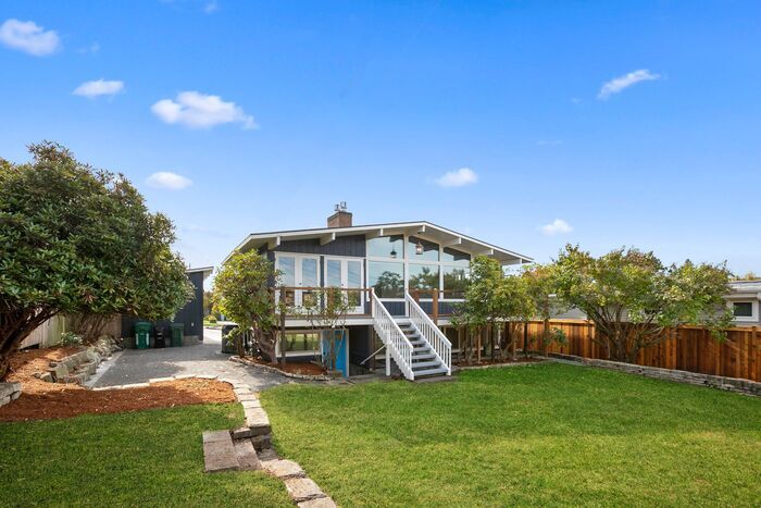 Foto principal - Immaculate AIR CONDITIONED Pacific Northwe...