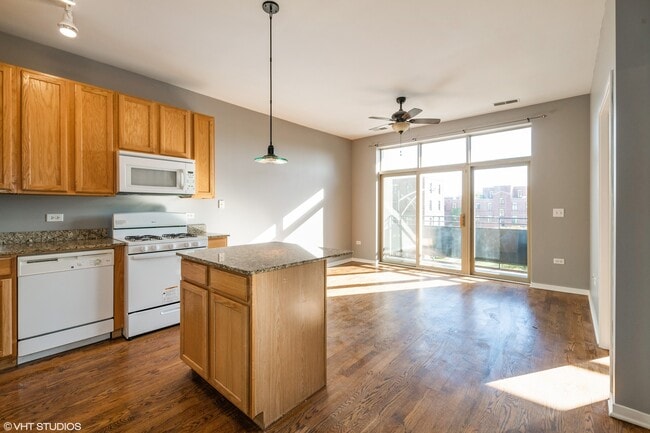 Building Photo - 2933 N Clybourn Ave