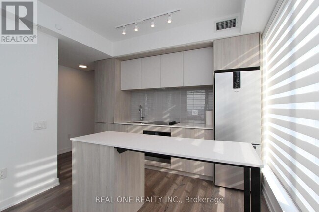 Building Photo - 395 Square One Dr