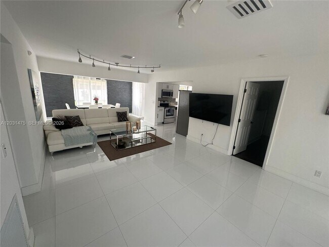 Foto del edificio - 21230 NE 24th Ct