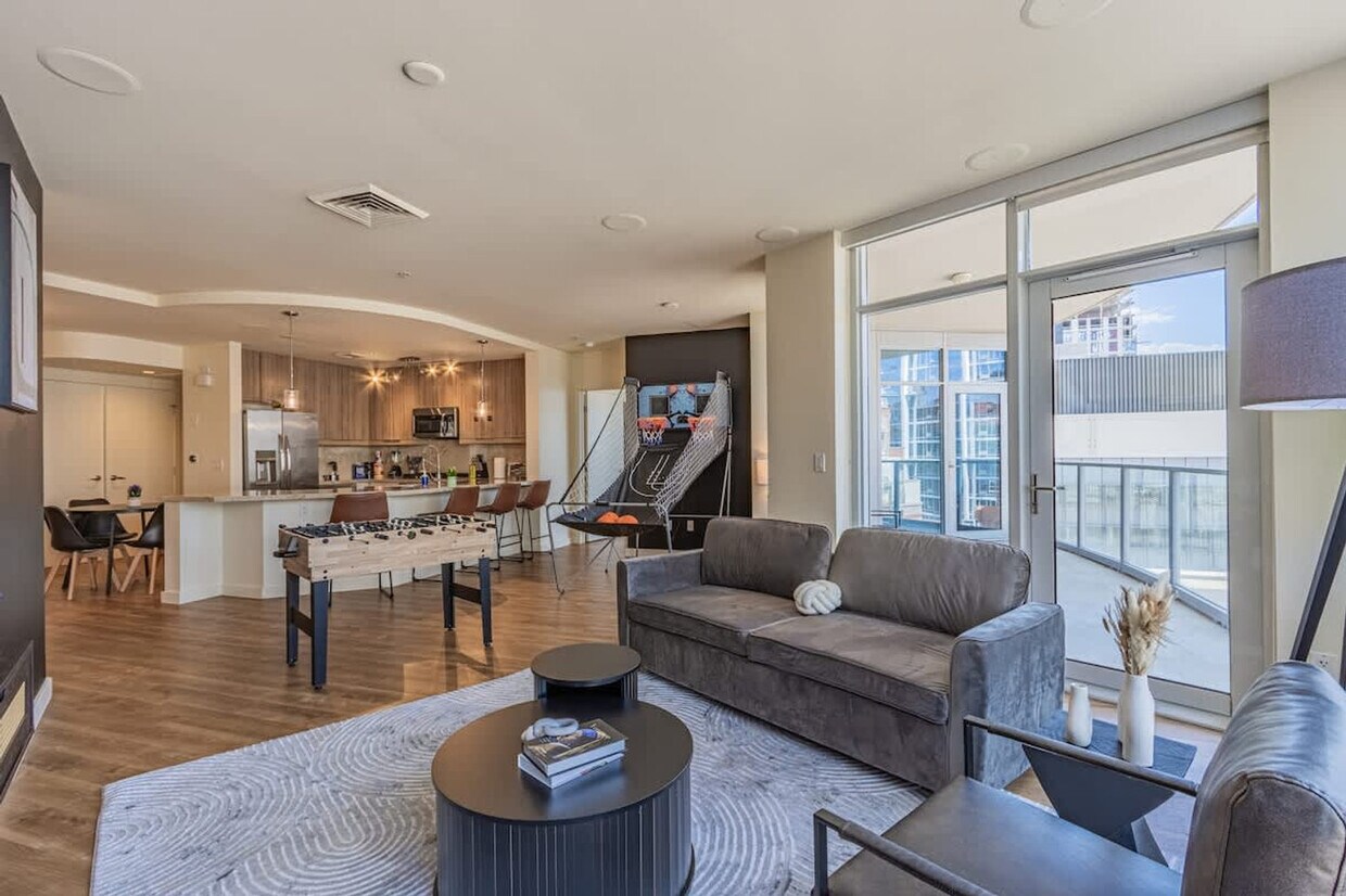 Foto principal - 44 W Monroe St
