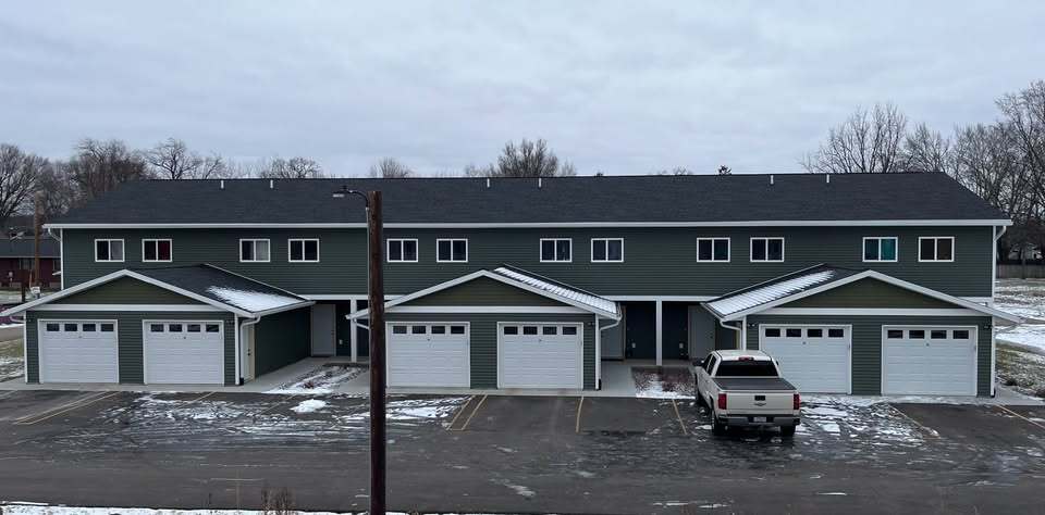 Primary Photo - Valley View Estates B